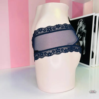 Navy modré smyslné síťované nízké kalhotky Victoria’s Secret s krajkovým otvorem
