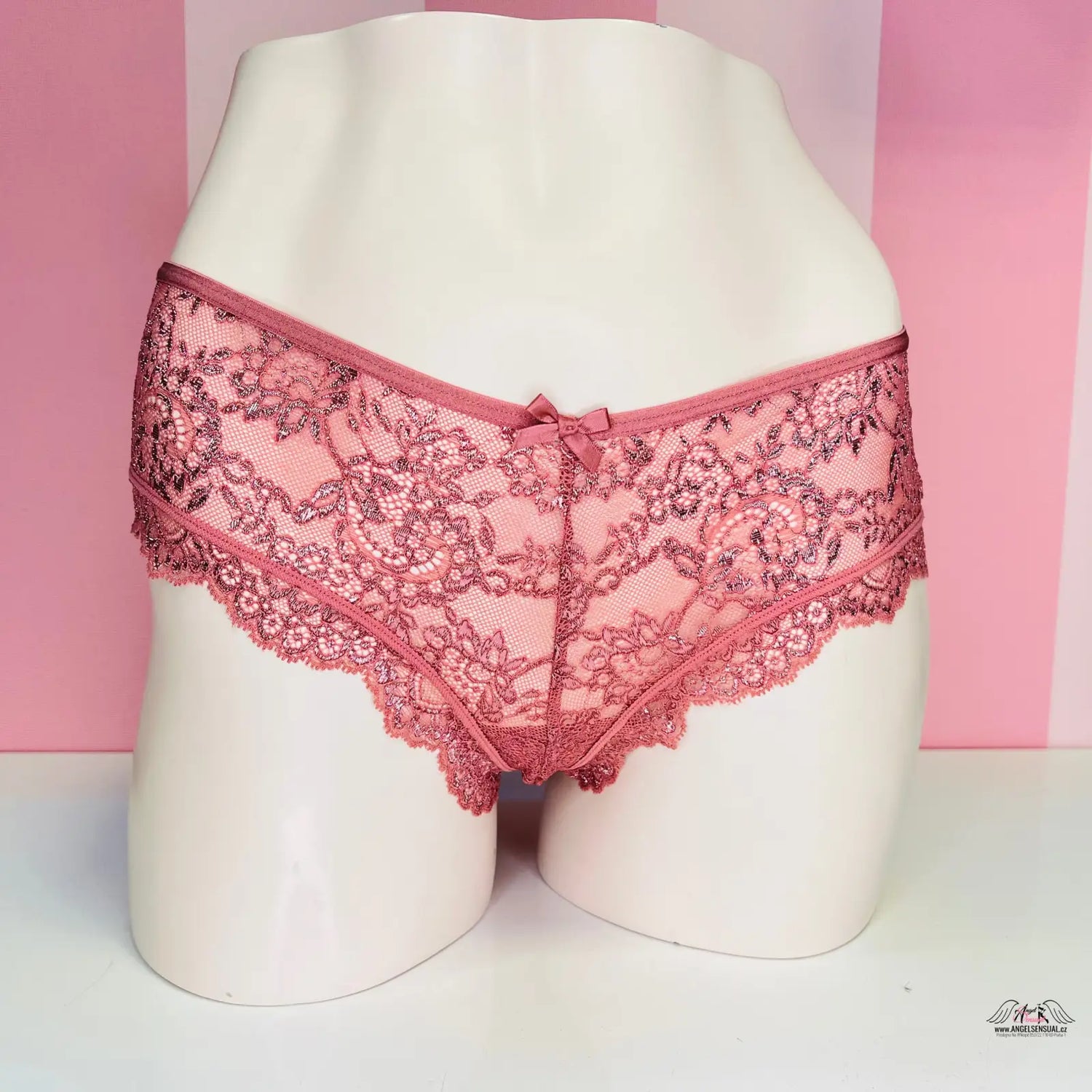 Pink krajkové brazilky Victoria’s Secret apparel &amp; accessories s květinovým vzorem