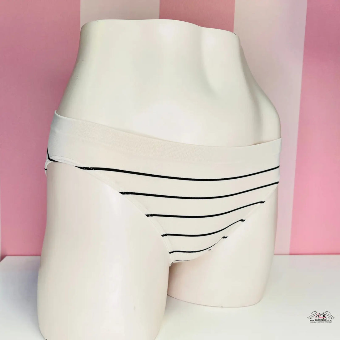 Bílé pruhované kalhotky Victoria’s Secret Kalhotky Pruhované na modelu, velice elastické bikini