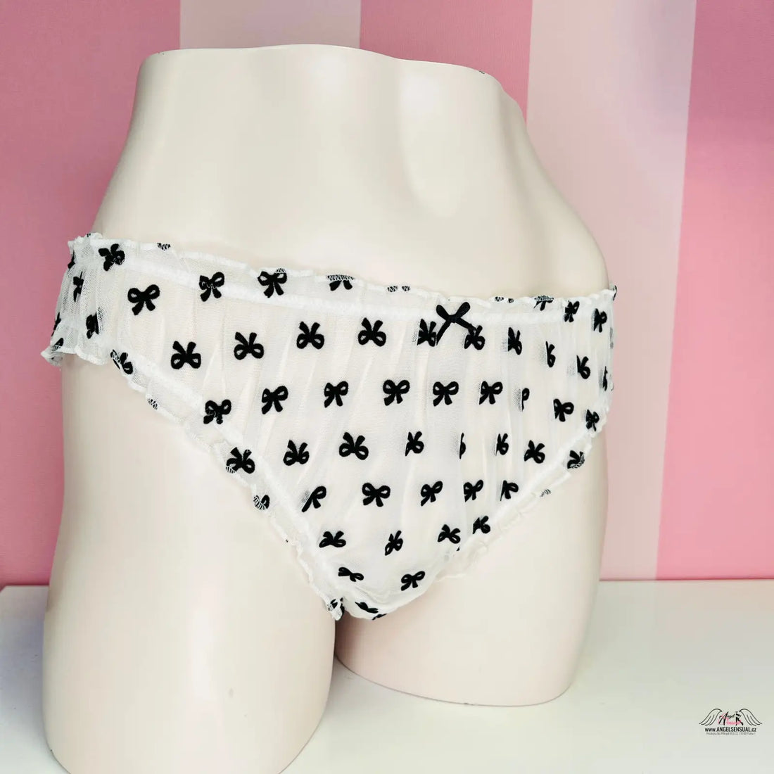 Průsvitné kalhotky Victoria’s Secret s mašličkami a otvory zadní straně