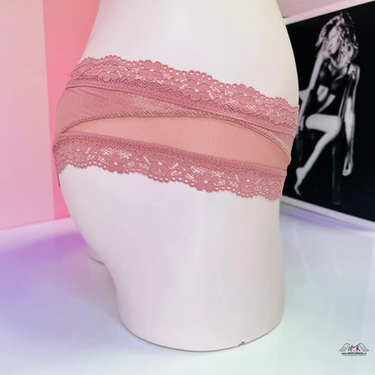Příjemný materiál a svůdný střih pink lace-trimmed cheeky panty Victoria’s Secret Kalhotky s Krajkou