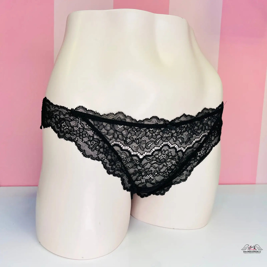 Krajkové kalhotky Victoria’s Secret s velkou semišovou mašlí a černým krajkem