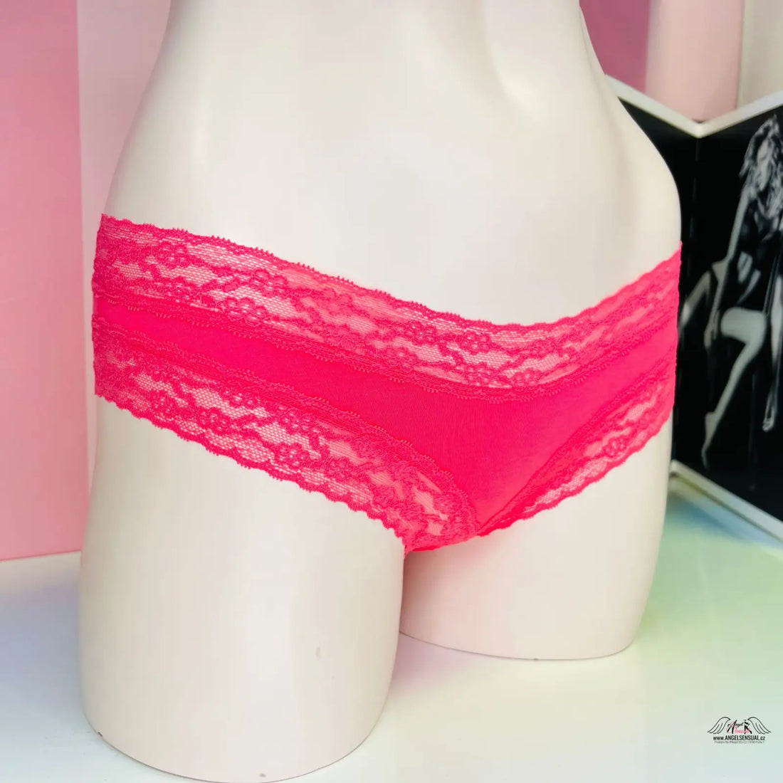 Hot pink lace-trimmed panties Victoria’s Secret Kalhotky s Krajkou pohodlné cheeky nižšího střihu