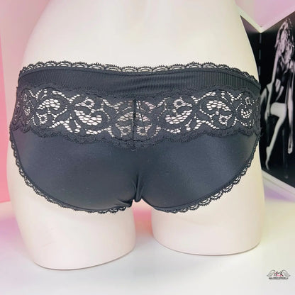 Černé krajkové bikiny kalhotky Victoria’s Secret s elegantními krajkovými detaily