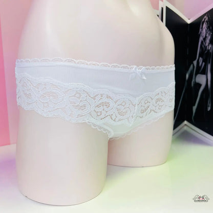 Bílá krajková podprsenka s krajkovými bikiny kalhotkami Victoria’s Secret