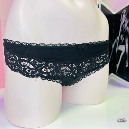 Černé kalhotky Victoria’s Secret s krajkovými detaily a bílou krajkou, krajkové bikiny