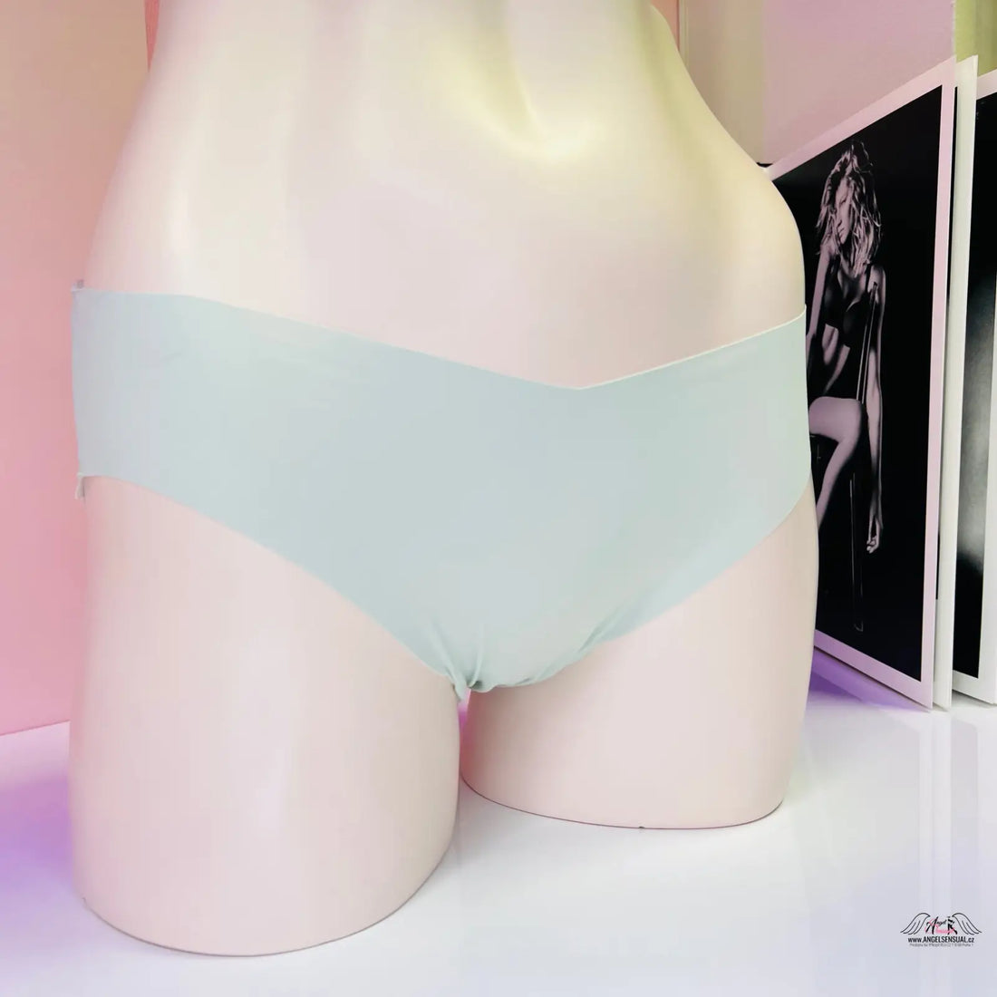 Světle zelené bezšvové kalhotky Victoria’s Secret s krajkovými detaily, sexy illusions