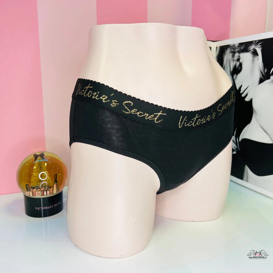 Černé kalhotky s nápisem Victoria’s Secret, ideální jako agent provocateur nebo bavlněné kalhotky agent provocateur