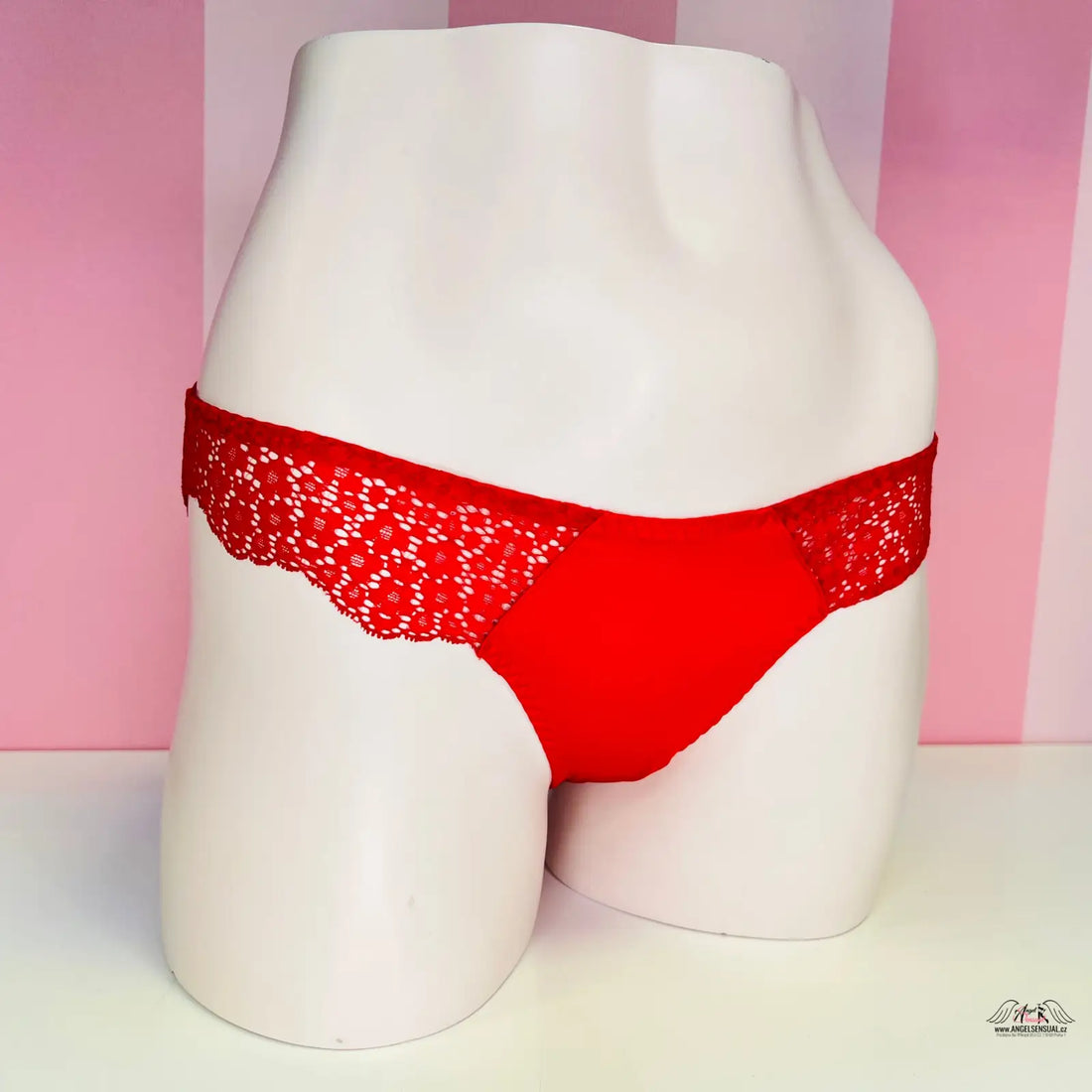 Krajkové kalhotky Victoria’s Secret s mašličkou a jemnou síťovinou na bílém figurínu