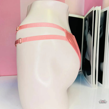 Mannequin s růžovým páskem na spodním prádle Victoria’s Secret Kalhotky s Vysokým Pasem