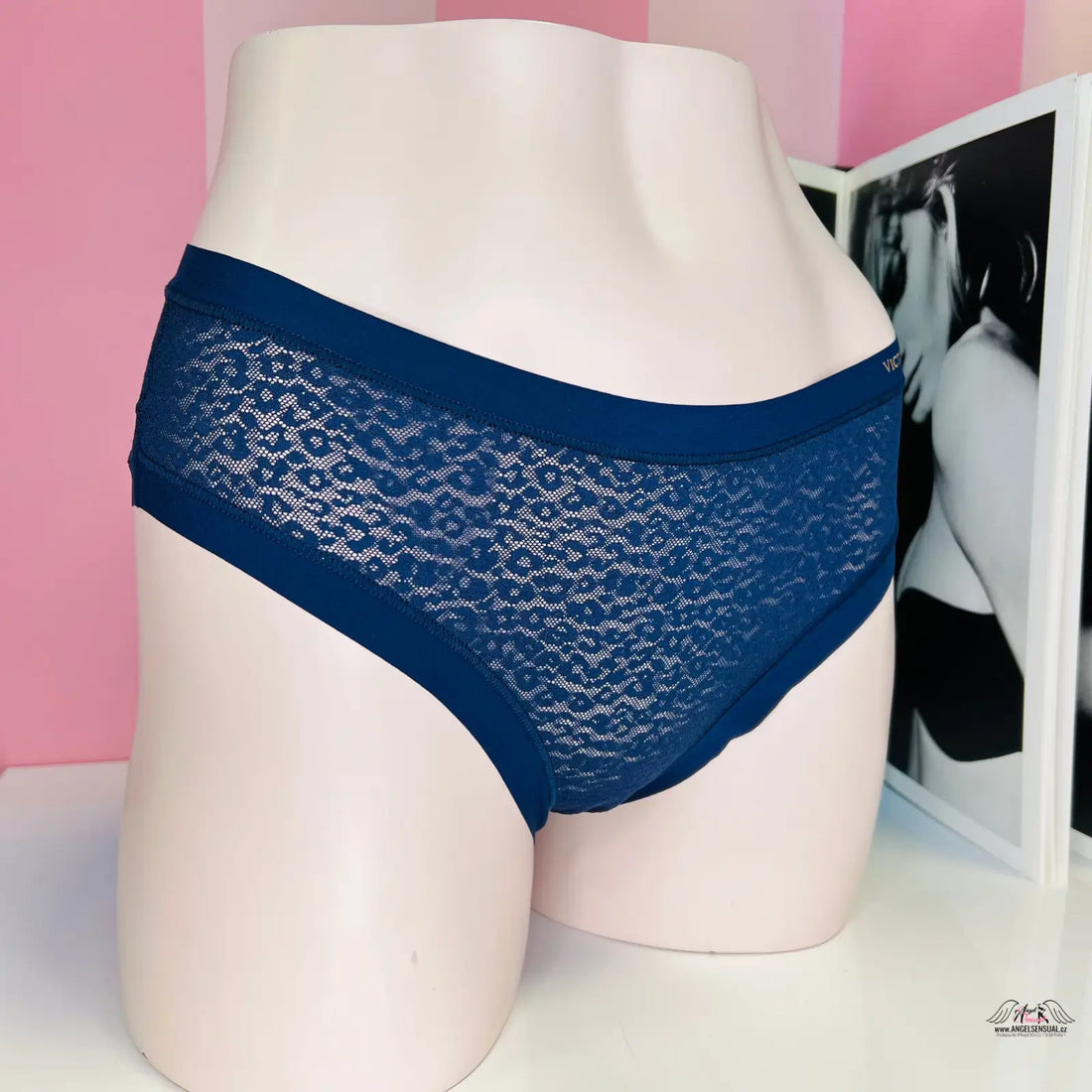 Navy blue síťované kalhotky Victoria’s Secret Kalhotky Síťované s gepardím vzorem a zlatým nápisem