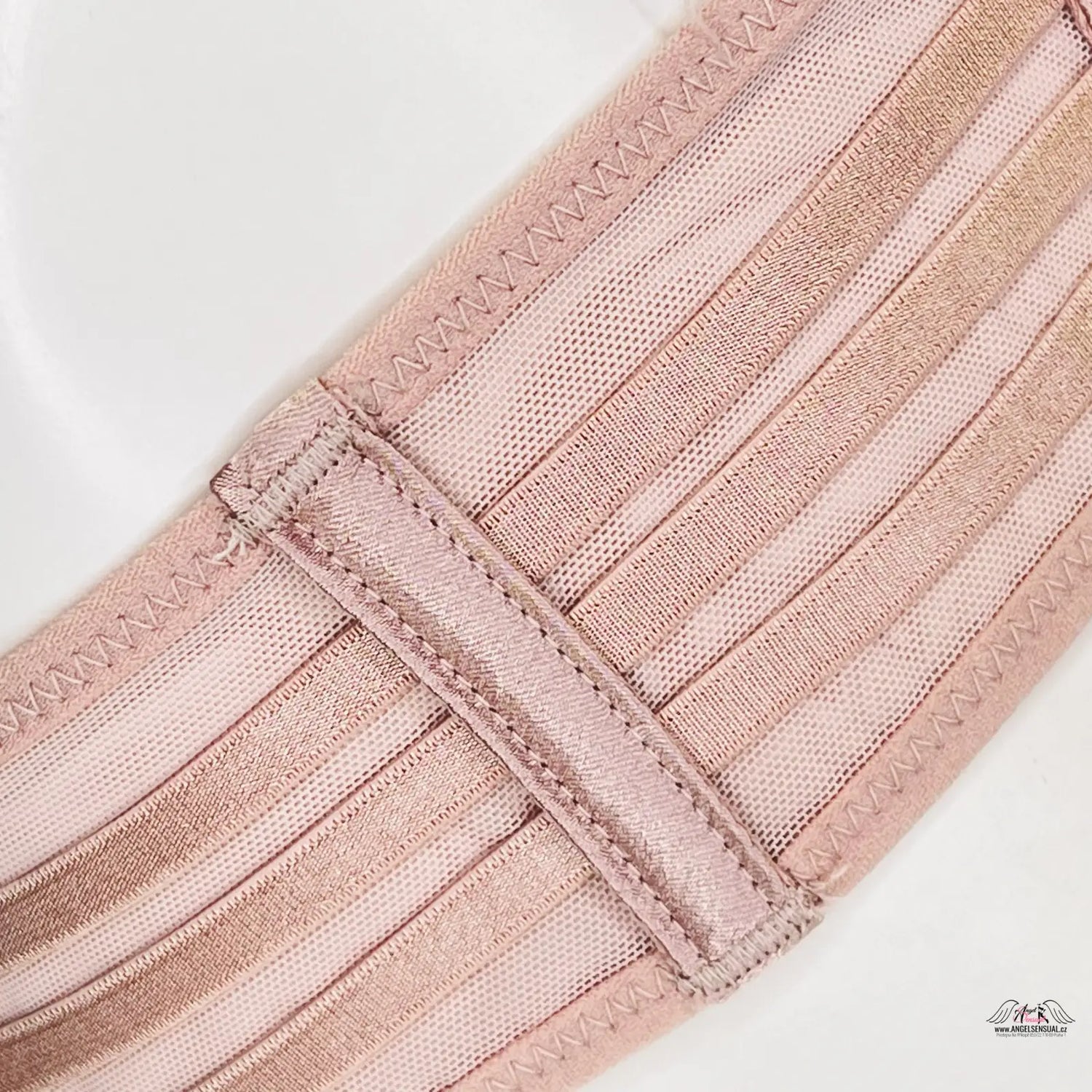Nude elastický popruh s rovnoběžným žebrováním na pohodlné síťované kalhotky Victoria’s Secret