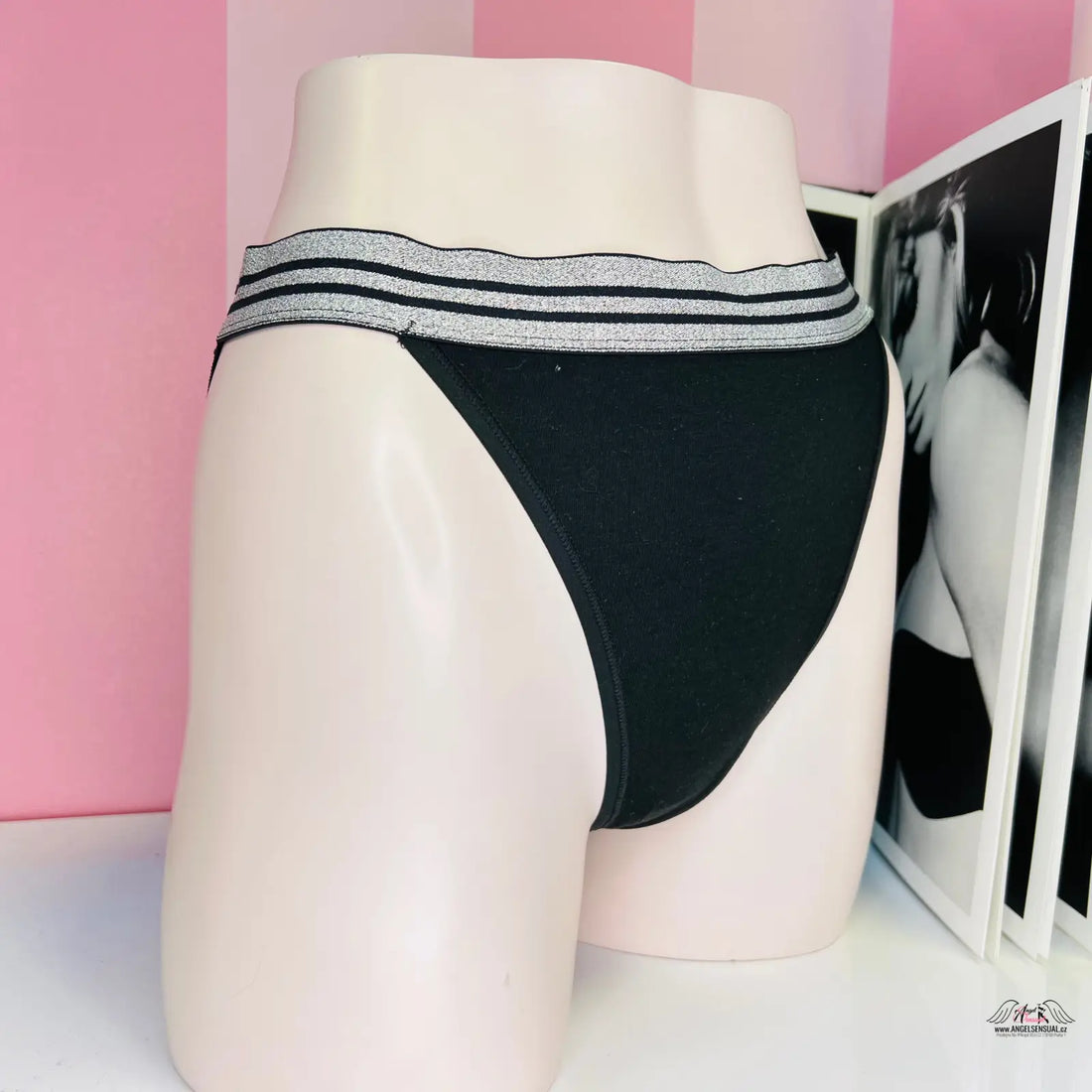 Žena v agent provocateur Černé bikiny s stříbrným pruhem na Victoria’s Secret Kalhotky Vyšší Pas