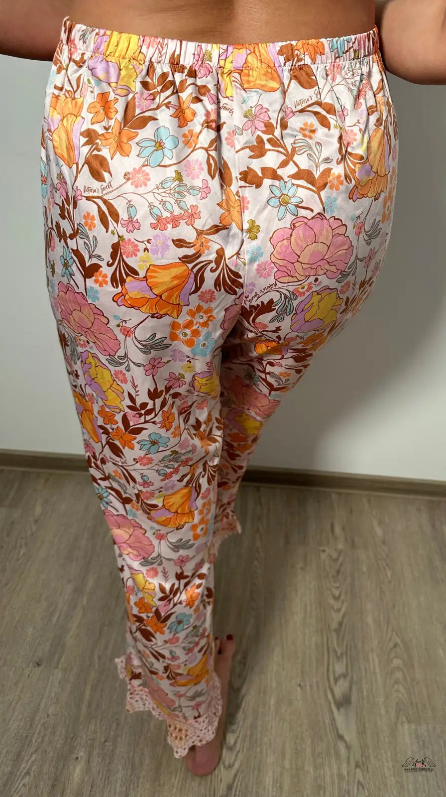Floral print pants in pink, orange a bílé tóny, Victoria’s Secret Kalhoty Satin Floral