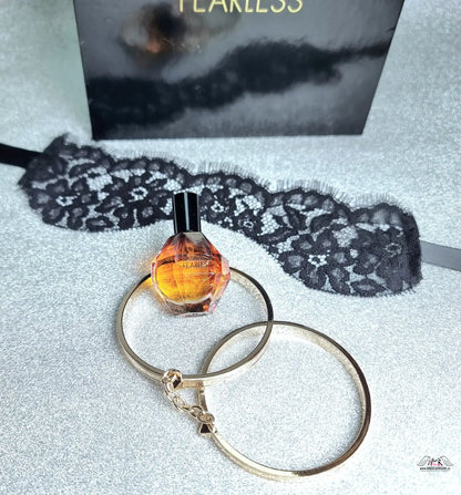 Zlaté náušnice Victoria’s Secret Fearless s lahvičkou parfému