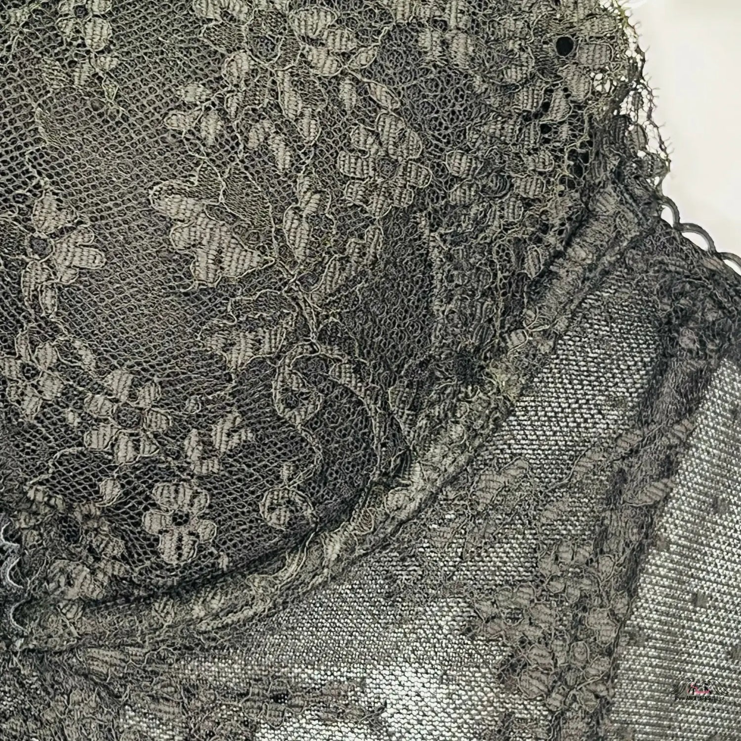Black lace celokrajkový korzet with black and white pattern and nastavitelné popruhy