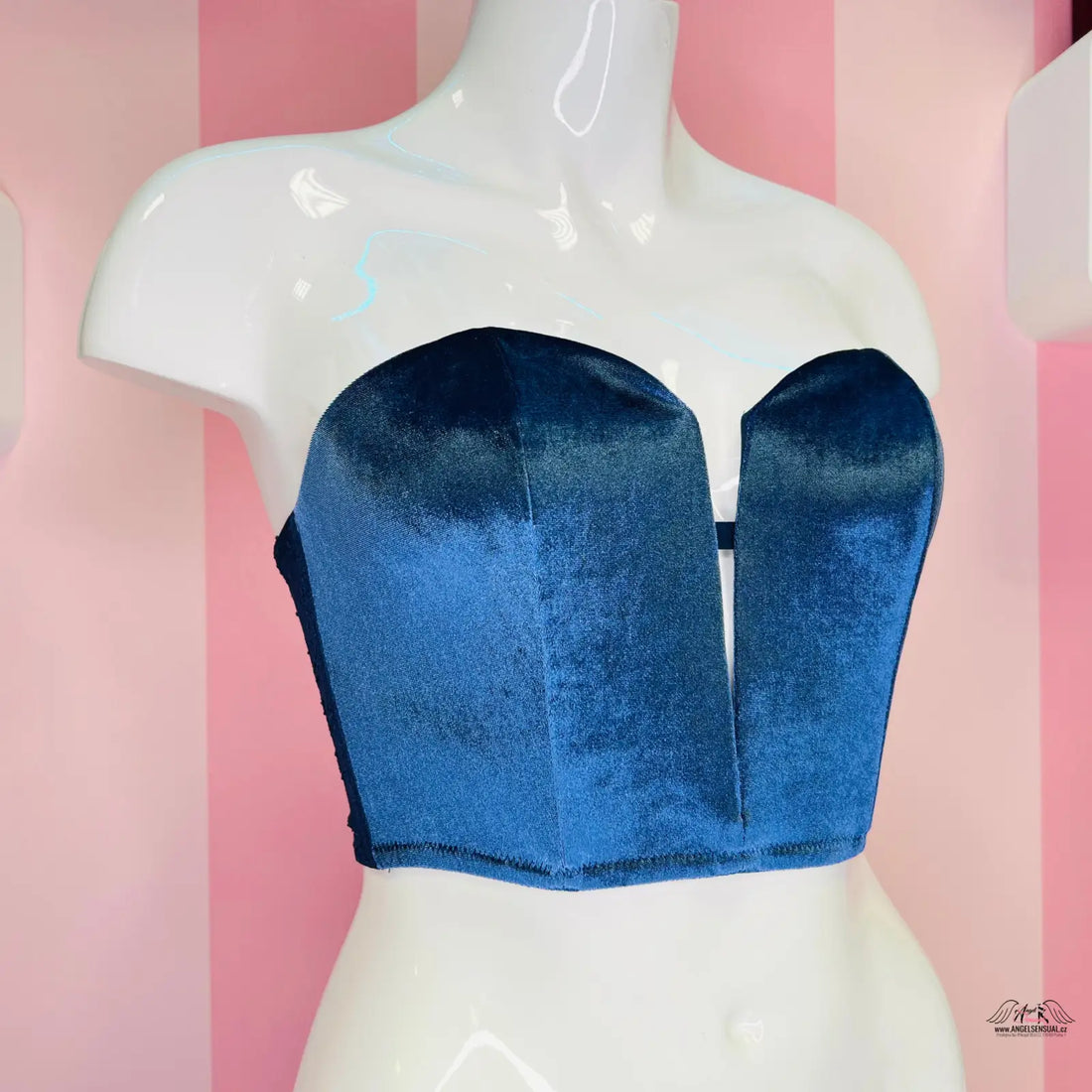 Blue sametový korzet angel s krajkou na bílé figuríně, korzet z hebkého sametu