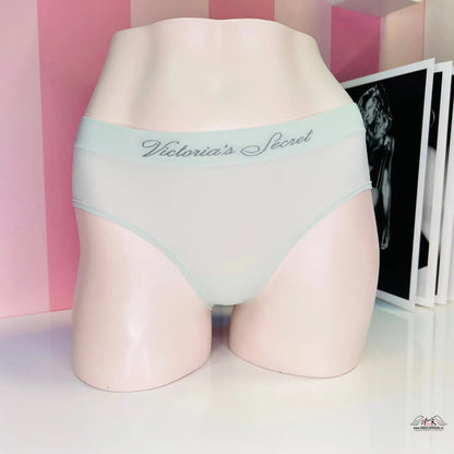 Pale blue Victoria’s Secret kalhotky na manekýně pro pohodlné nošení