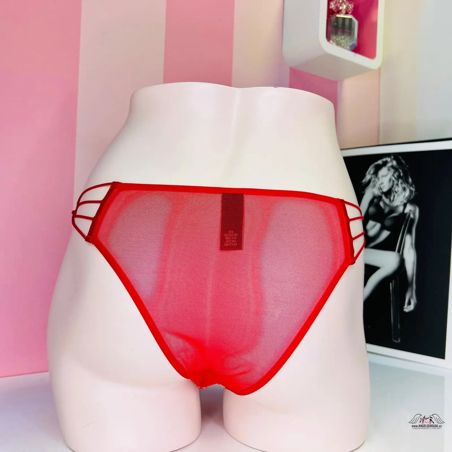Red tanga agent provocateur s bílým trupem a květinovým motivem, Luxusní Kalhotky
