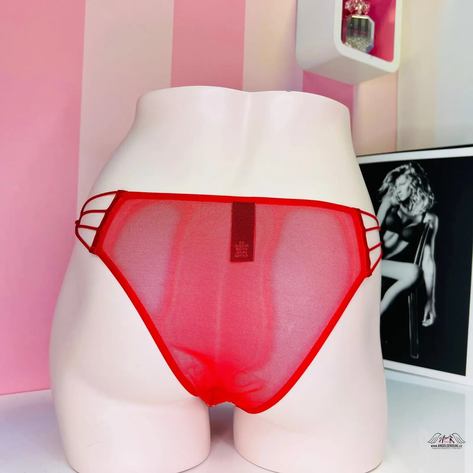Red tanga agent provocateur s bílým trupem a květinovým motivem, Luxusní Kalhotky