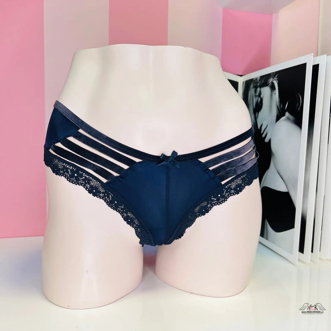 Victoria’s Secret Luxusní Kalhotky s černým krajkovým lemem, velmi sexy drzé kalhotky