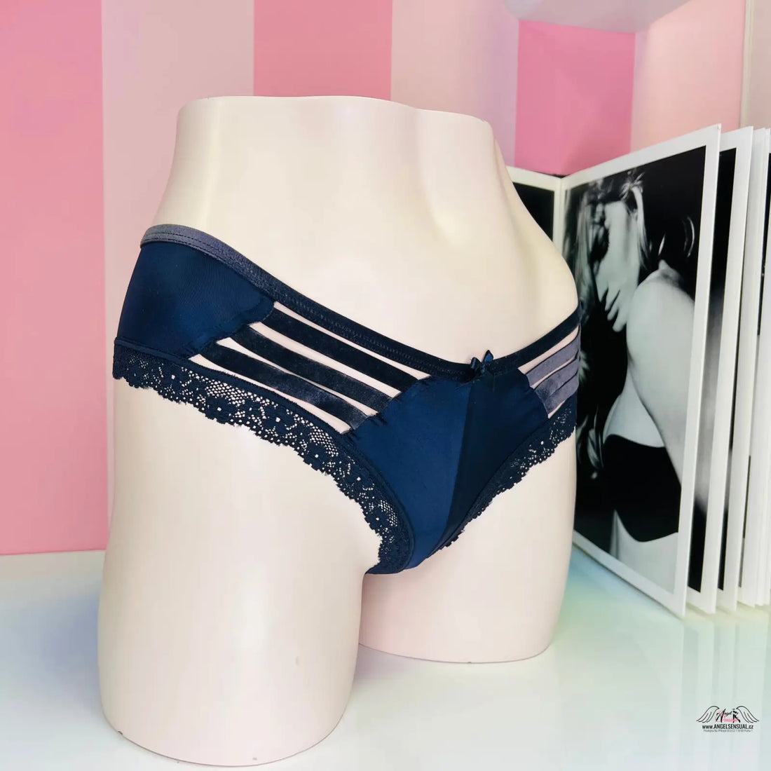 Velmi sexy drzé modré kalhotky Victoria’s Secret Luxusní Kalhotky s černým krajkovým lemem