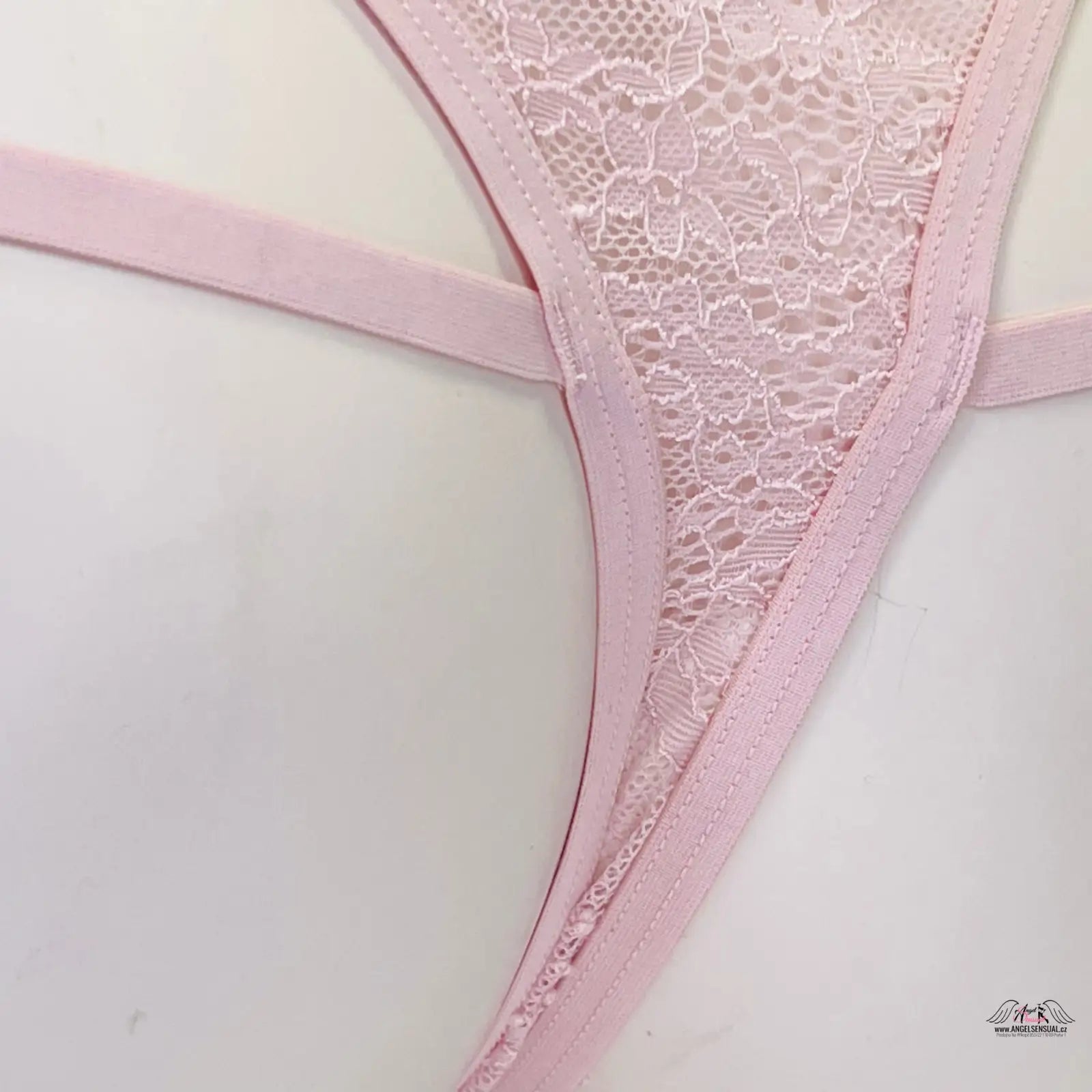 Růžové krajkové kalhotky s elastickými pásky od Victoria’s Secret