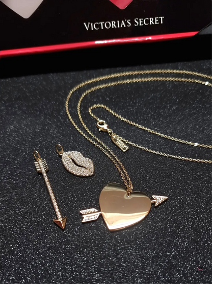 Zlatý šperkový set s vyměnitelnými přívěsky, ideální pro apparel &amp; accessories