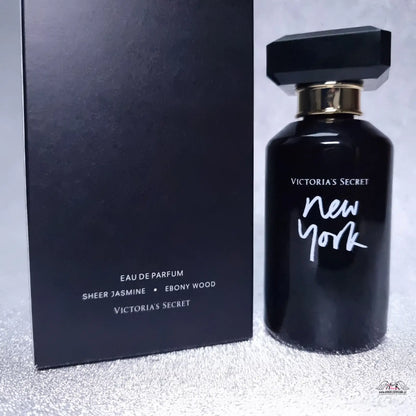 Černá láhev Victoria s Secret New York s obdélníkovou víčkem parfum