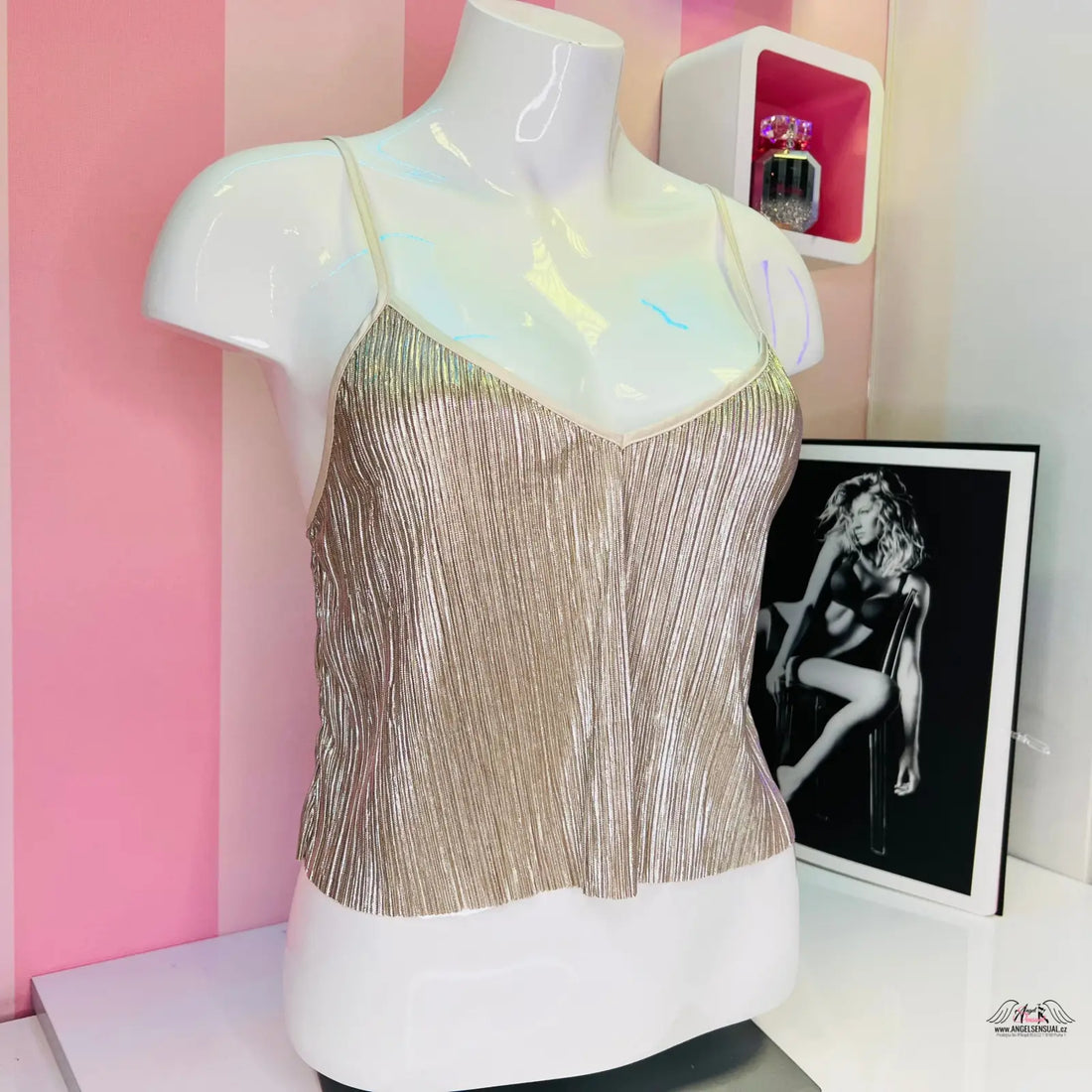 Gold pleated camisole top from Victoria’s Secret Noční Košilka Lesklá s Nastavitelnými Ramínky, nařasený lesklý top