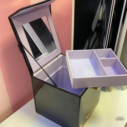 Lesklý úložný box Victoria’s Secret Organizér Na Šperky s černou krabičkou a zlatou rukojetí