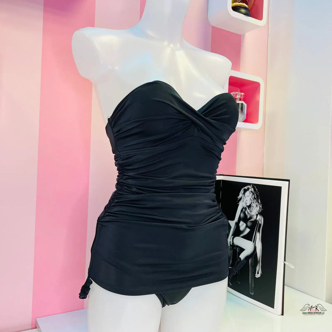 Černé jednodílné plavky Victoria’s Secret Monroe s ruched a srdcovým výstřihem