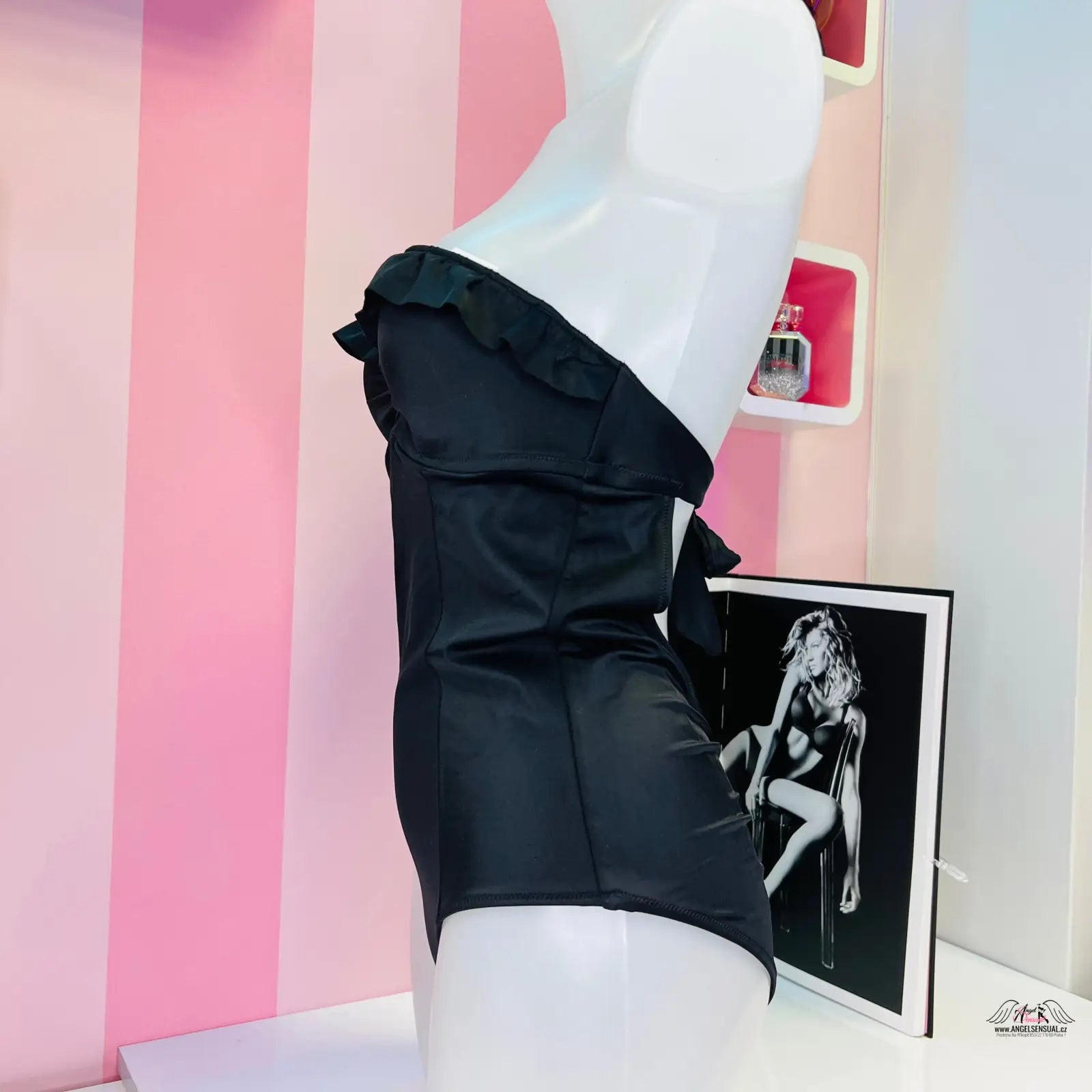Černý korzet bez ramínek Victoria’s Secret Plavky Monroe II na bílém manekýnu