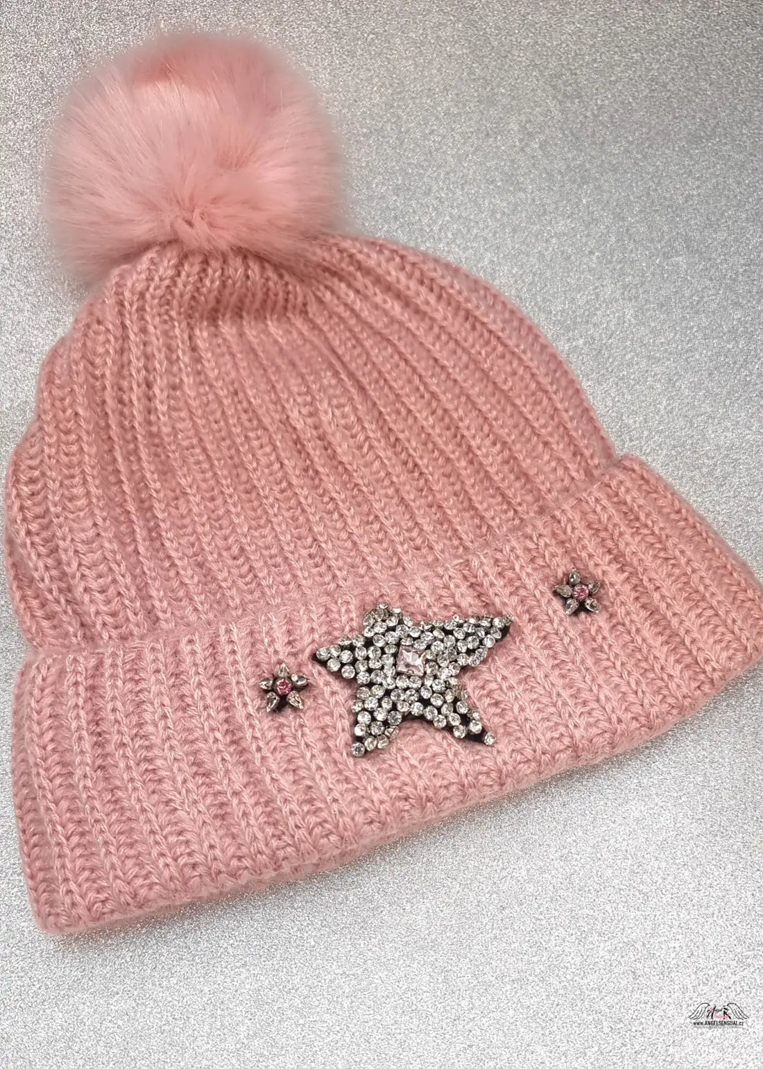 Pinká zimní pletená čepice Victoria’s Secret s třpytivými kamínky a pomponem