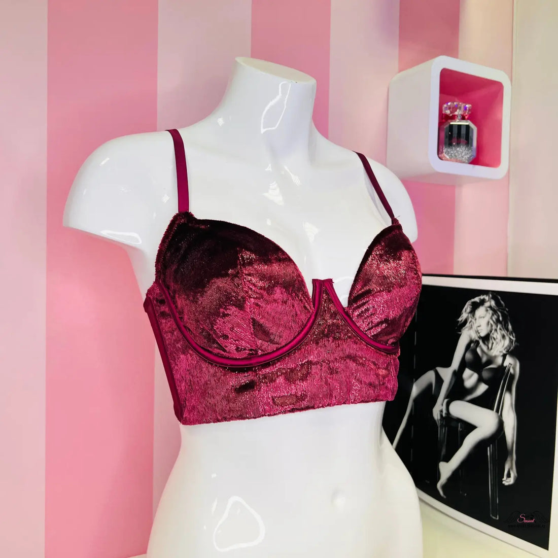 Velmi sexy balconet podprsenka Victoria’s Secret Balconet Red/Bla s růžovým a černým designem