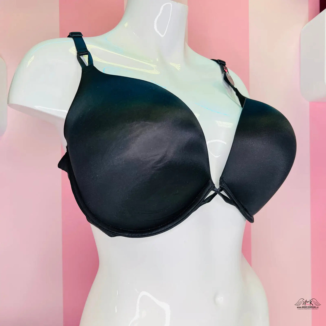 Černá polstrovaná podprsenka s kosticí a nastavitelné ramínka pro sexy dekolt