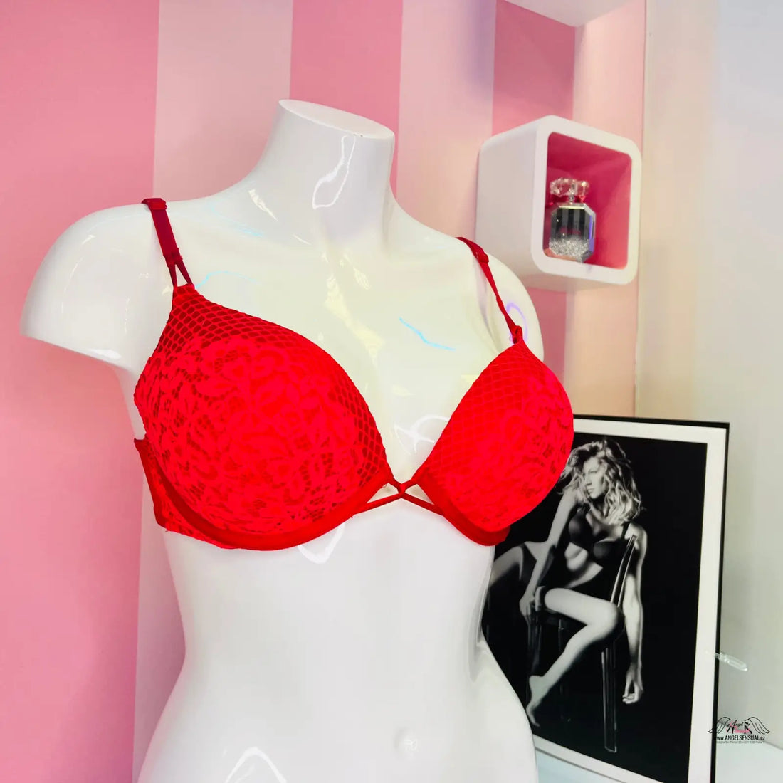 Victoria’s Secret červená krajková push-up podprsenka luxusní push-up model