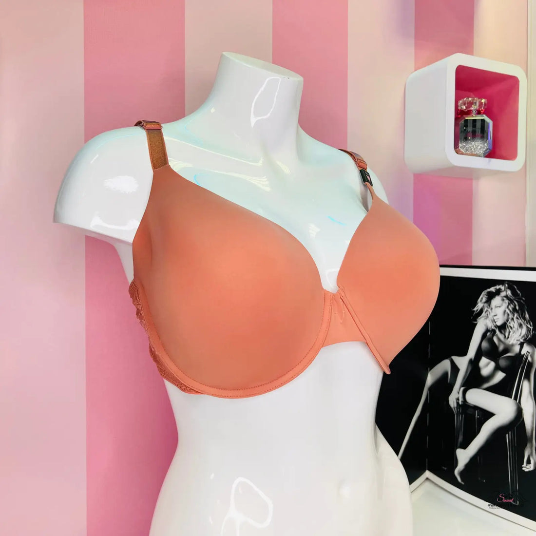 Peachová hladká podprsenka Victoria’s Secret s jemnou krajkou a nastavitelné tanové ramínka