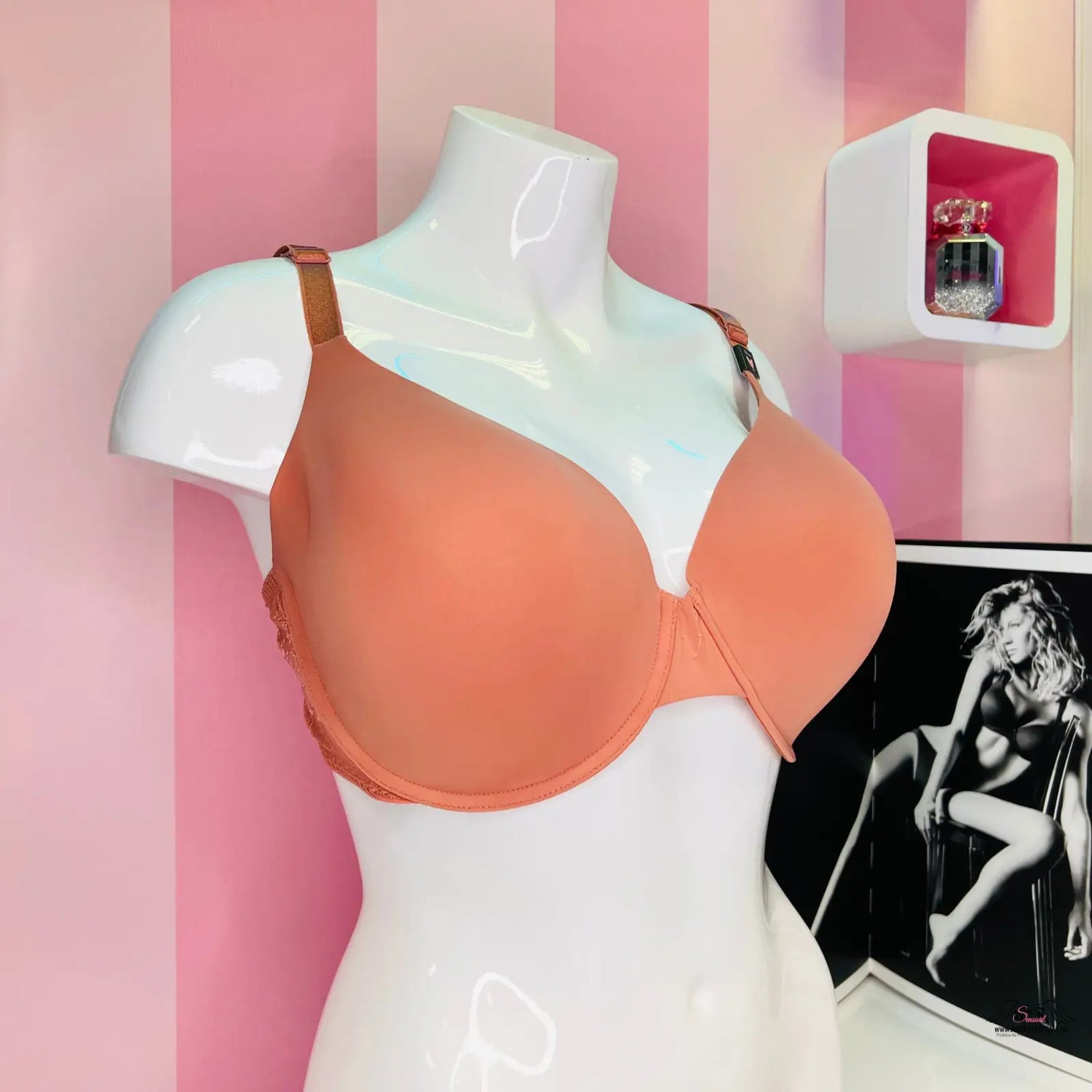 Peachová hladká podprsenka Victoria’s Secret s jemnou krajkou a nastavitelné tanové ramínka