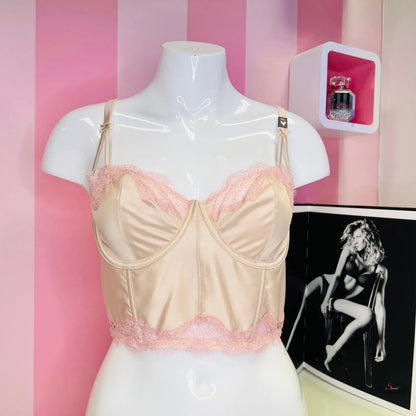 Champagne-colored bustier s jemnou krajkou, krémový korzet s nastavitelnými ramínky