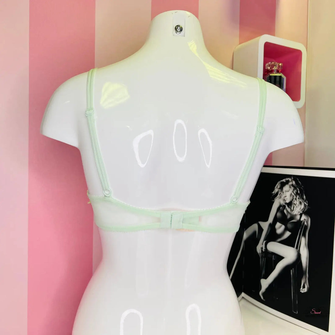 Manne s obrázkem ženy na krajková podprsenka Victoria’s Secret, stylové apparel &amp; accessories