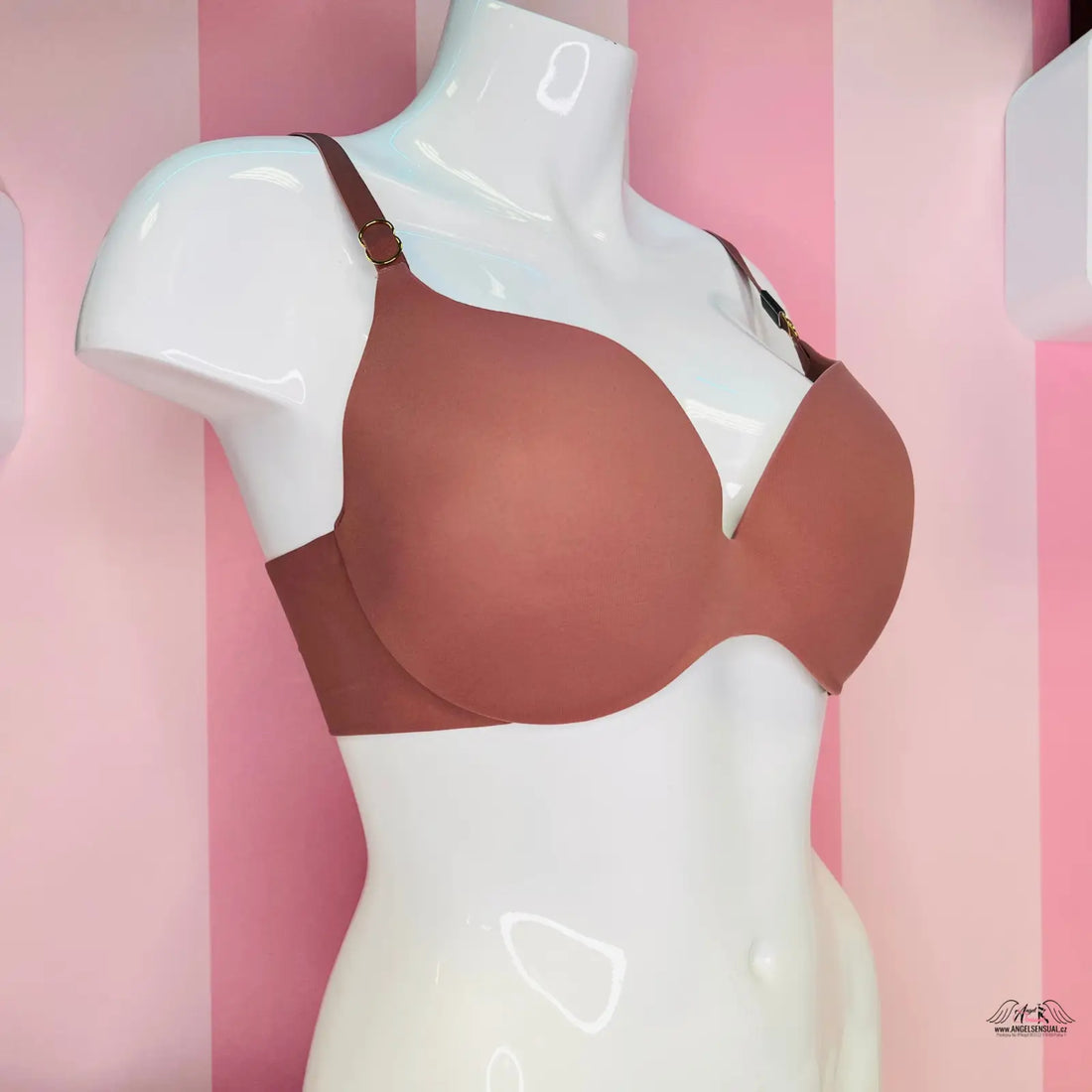 Hnědá angel sensual podprsenka Victoria’s Secret s nastavitelnými ramínky na bílé figuríně
