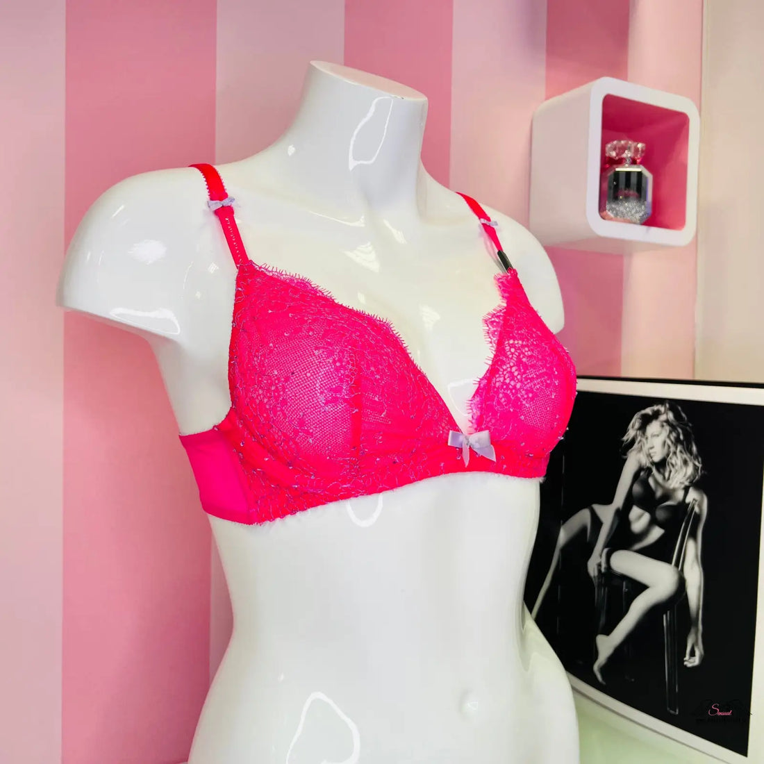 Pink krajkou kolem košíčků a síťovaná podprsenka Victoria’s Secret Jemnou Krajkou