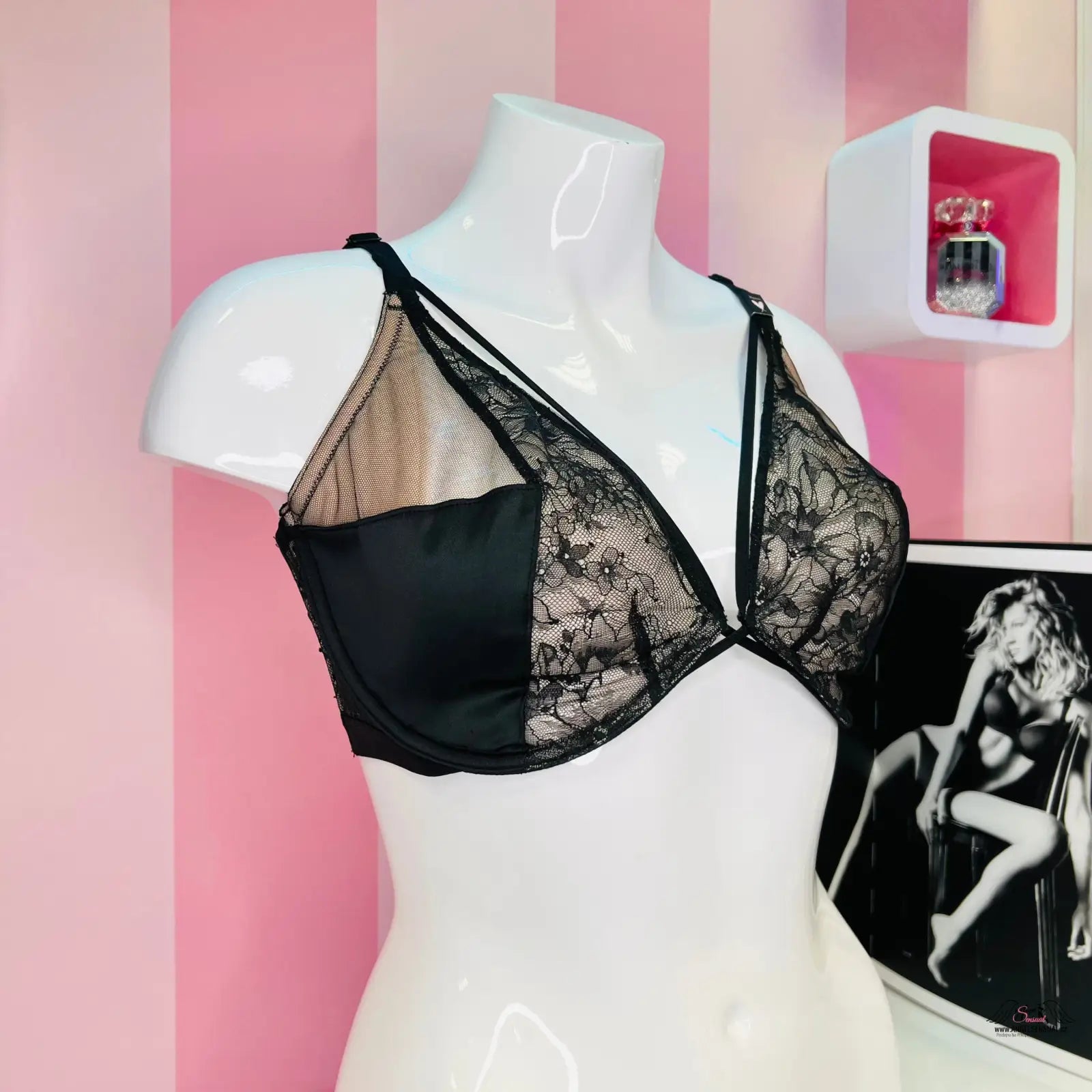 Luxusní krajková podprsenka Victoria’s Secret s jemnou síťovinou a elegantními proužky