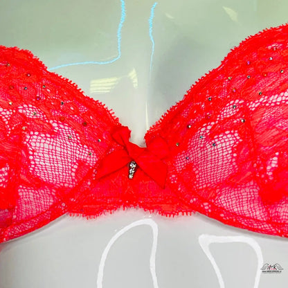 Red lace síťovaná podprsenka Victoria’s Secret s květinovým vzorem a ozdobným prvkem