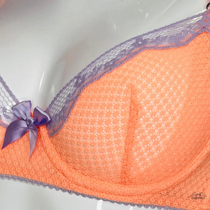 Síťovaná podprsenka Victoria’s Secret s růžovou stuhou, ideální lingerie a apparel &amp; accessories