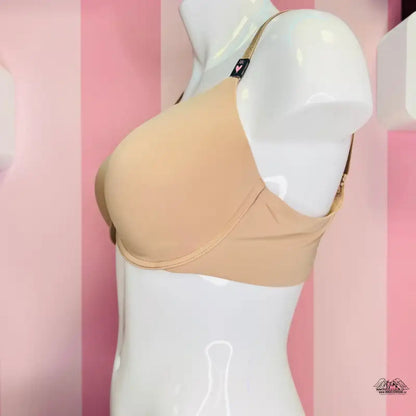 Victoria’s Secret měkkou podprsenkou s vyztužením na bílém modelu