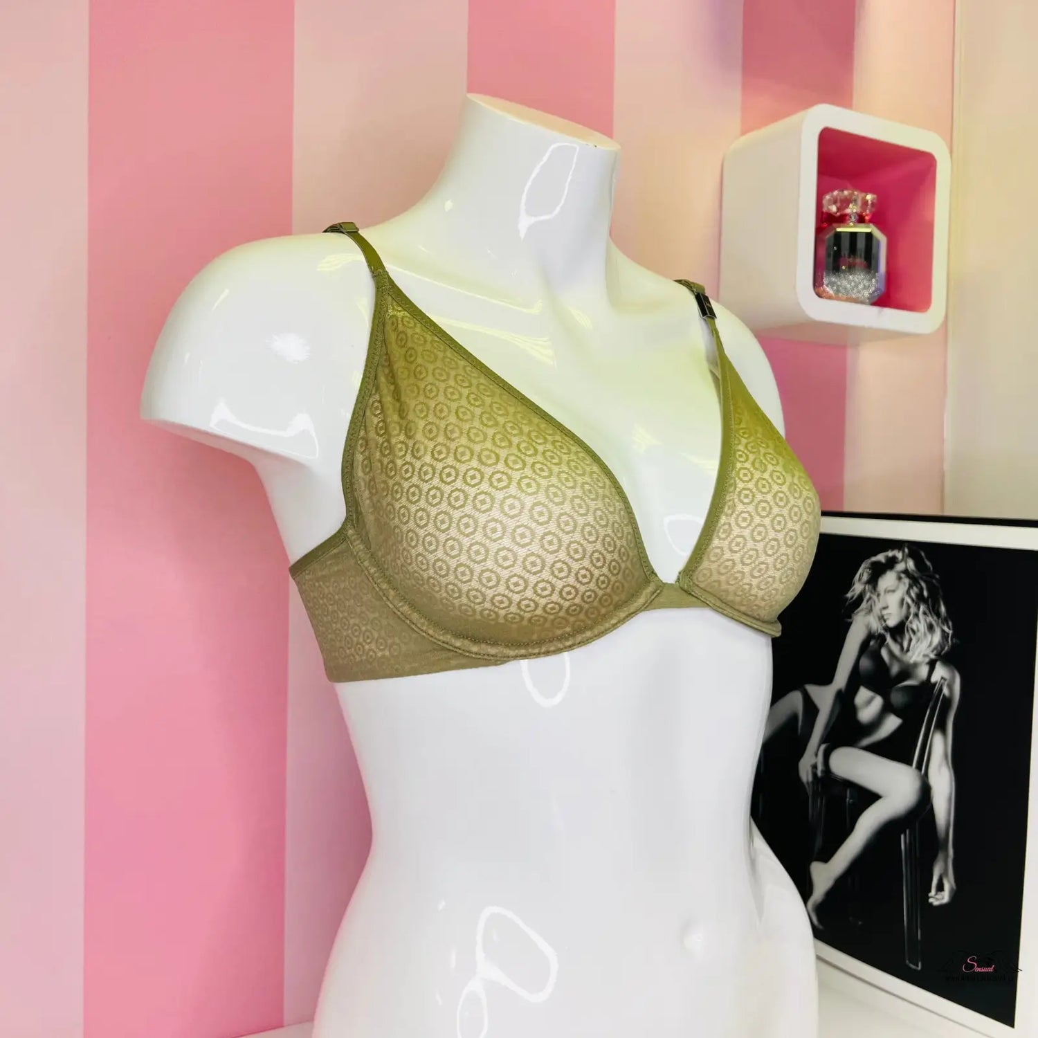 Zlatá šalvějová unlined plunge podprsenka na bílé figuríně, Victoria’s Secret
