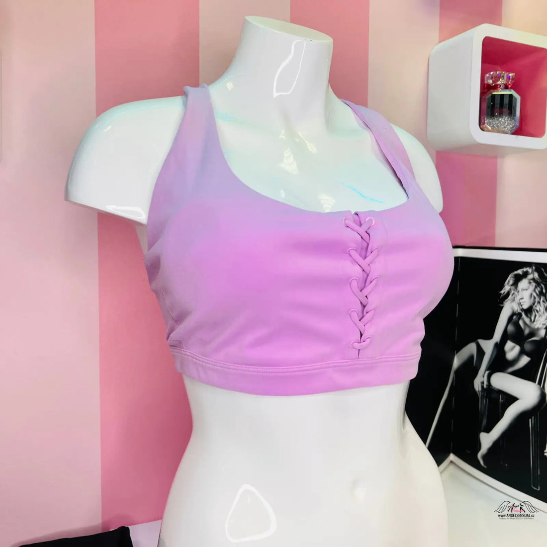 Lavender sportovní podprsenka Victoria’s Secret s vykrojenými zády a braiding detailem