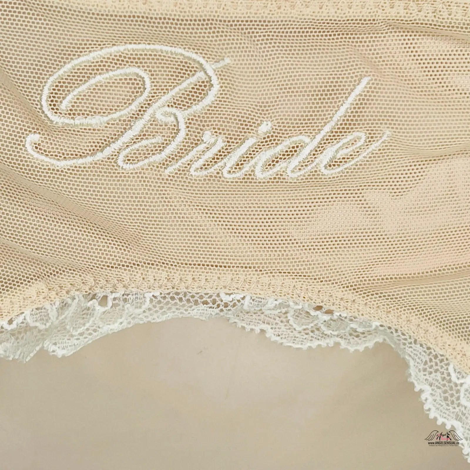 Luxusní podvazkový pás s nápisem bride a krajkovým závojem Victoria’s Secret